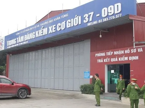 Sếp trung tâm đăng kiểm và 2 kiểm định viên bị bắt