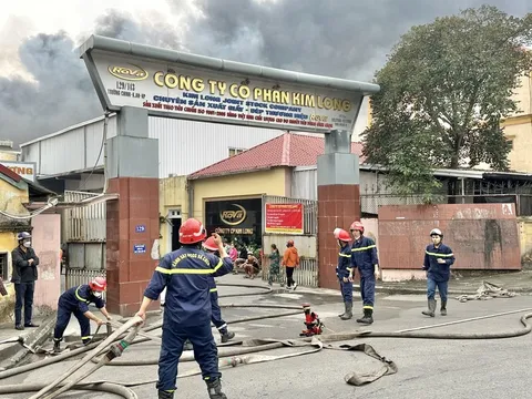 Cháy xưởng sản xuất đế giày, 5 quận nội thành Hải Phòng bị mất điện