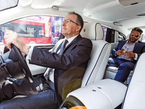 Tâm sự thầm kín của tài xế Rolls-Royce cho giới tài phiệt: Muốn làm việc phải thuộc luật ngầm, giữ im lặng tối đa để chiều lòng các 'thượng đế'