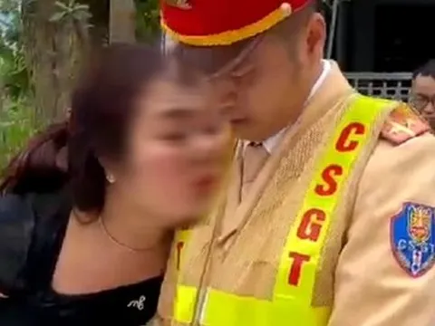 Nhân thân bất ngờ của người phụ nữ lăng mạ, đụng chạm thân thể vào CSGT