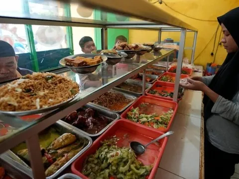 Khủng hoảng chưa từng có biến những mặt hàng tưởng chừng phổ biến như thịt, trứng hay chân gà bỗng trở nên xa xỉ, khan hiếm