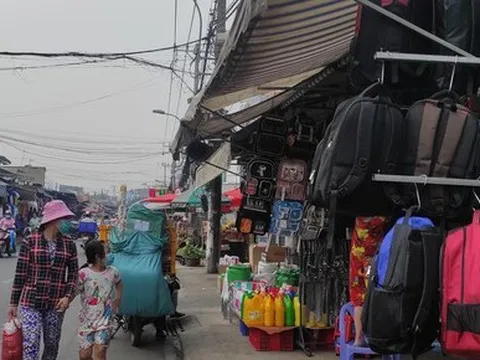 Dẹp loạn hay thu phí vỉa hè?