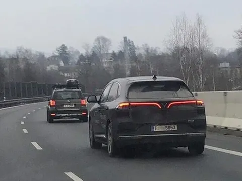 Hot: Xuất hiện hình ảnh VinFast VF 8 chạy thử tại cộng hoà Séc