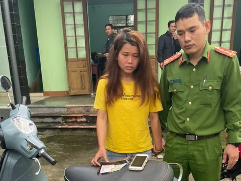 Nữ "siêu trộm" móc túi của bà bán rau, kéo lê cả chục mét