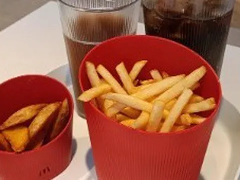 Biến căng của McDonald's tại Pháp: Vì 1 dòng tweet phải thay đổi toàn bộ bọc đựng khai tây chiên, mỗi cửa hàng ngậm ngùi chịu tốn thêm 15.000 USD