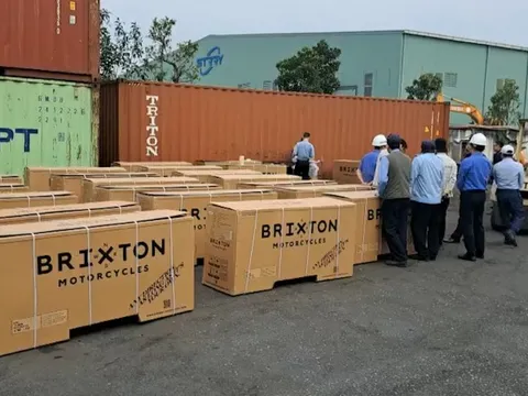 Lô xe môtô nhập khẩu theo đường biển vào Việt Nam nghi vấn gian lận xuất xứ