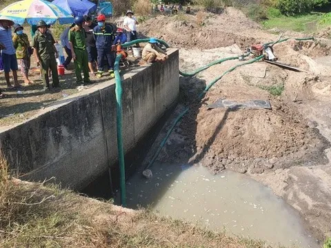 Hút cạn nước dưới kênh tìm thấy thi thể người đàn ông mất tích