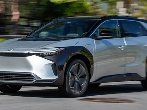 Chậm bỏ xe xăng làm xe điện, Toyota nhận cảnh báo: Cẩn thận mất cơ hội 'ngàn vàng'