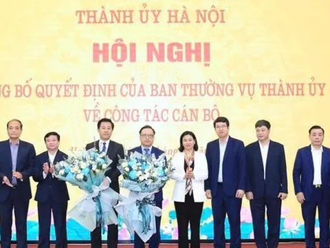 Hà Nội công bố, trao quyết định điều động cán bộ