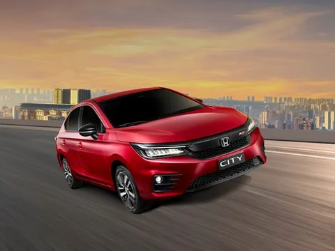 Ô tô giảm giá mạnh, có mẫu "bay" gần nửa tỷ đồng