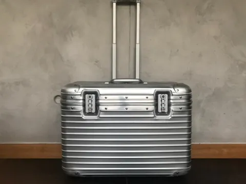 Vali phi công Rimowa: Bạn đồng hành lý tưởng cho những chuyến phiêu lưu ngắn ngày