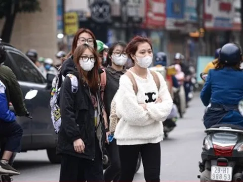 Hàng loạt cầu bộ hành bị lãng quên, dân tuỳ tiện sang đường bất chấp nguy hiểm