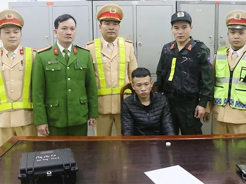 Kiểm tra xe ô tô Đặng Tuấn Đạt, phát hiện 1.000 viên ma túy tổng