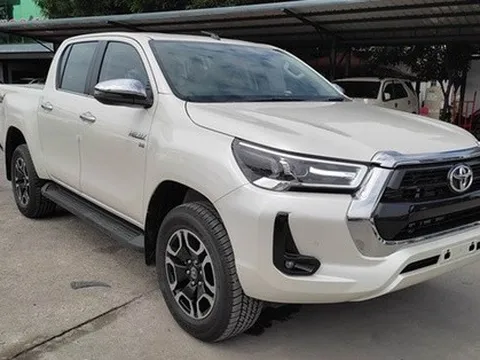 Lộ trang bị Toyota Hilux 2023 bản đầu tiên về Việt Nam: Thêm nâng cấp nhưng chưa đủ hot để làm khó Ranger