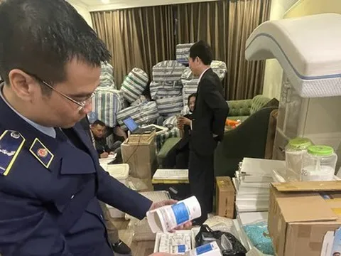 Gần 2 tấn nguyên liệu thuốc, thực phẩm chức năng 'trôi nổi' trong khu đô thị cao cấp