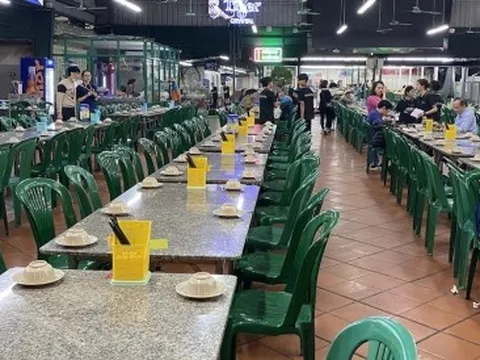 Hà Nội: Quán bia vắng hoe vì khách sợ bị phạt nồng độ cồn, chủ quán 'méo mặt'