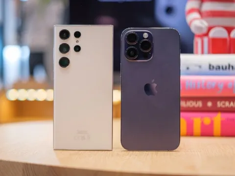 Hai thái cực đối lập: Samfan chuộng thu cũ đổi mới, iFan thì chẳng "mặn mà"