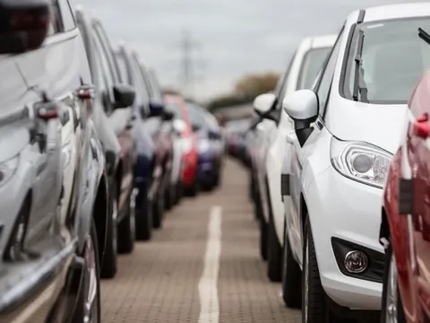 Nhập hội đại hạ giá, mẫu ô tô này "bay" hơn 500 triệu đồng, có chiếc hưởng ưu đãi ngang SH 350i