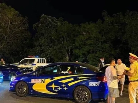 Cảnh sát chặn đoàn siêu xe Ferrari, Mercedes G63 trên cao tốc TP.HCM-Dầu Giây