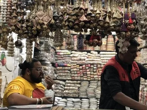 Thăm khu chợ sầm uất bậc nhất New Delhi, nơi người bán hàng toàn là đàn ông