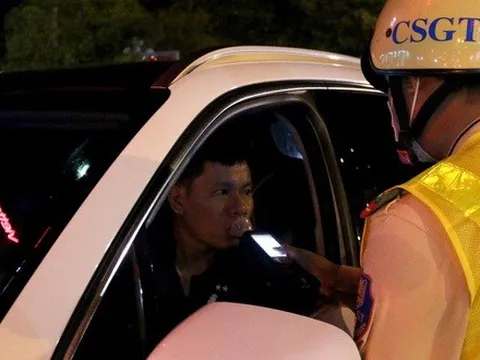 Lái xe hộ cho người say rượu, tháng kiếm vài chục triệu đồng