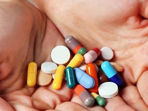 Uống 30 viên thuốc mỗi ngày, người đàn ông 84 tuổi rơi vào nguy kịch