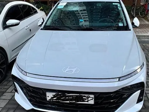 Hyundai Accent 2024 lần đầu lộ diện trần trụi ngoài đường: Trông sang xịn thế này mà về Việt Nam thì Vios liệu có cửa?