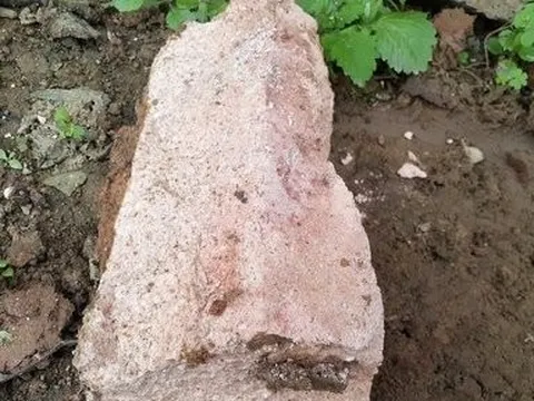 Nghệ An: Phát hiện cỗ quan tài nặng nửa tấn khi đào móng nhà