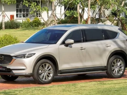 SUV mệnh danh "ông vua" công nghệ tại Việt Nam giảm giá cực mạnh, quyết hạ bệ Hyundai SantaFe