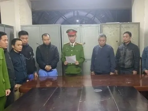 Tạm giữ 18 cán bộ tại 2 trung tâm đăng kiểm ở Gia Lâm, Hà Nội