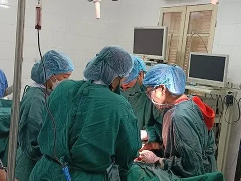 Kịp thời cứu sống mẹ con sản phụ bị vỡ tử cung nguy kịch