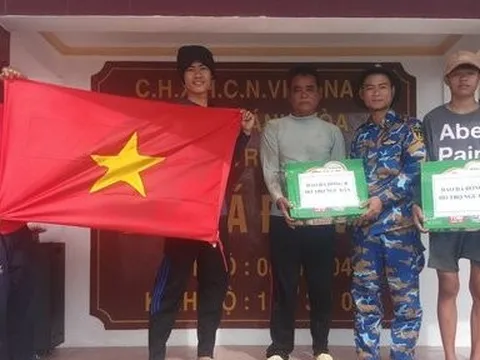 Hỗ trợ nhu yếu phẩm cho ngư dân đánh bắt cá ở đảo Trường Sa