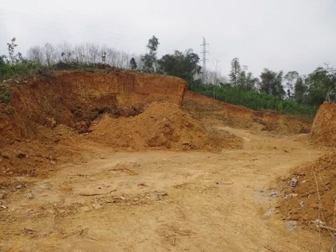 Nở rộ tận thu đất, người dân ở xã miền núi Thanh Hóa "đóng cửa ăn cơm"