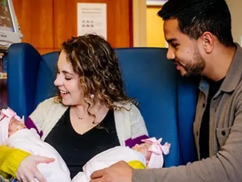 Hi hữu: Bà mẹ sinh hai cặp song sinh cách nhau hơn 1 năm