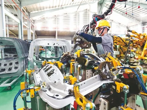 Kinh tế hai tháng: Điểm sáng và những mảng tối