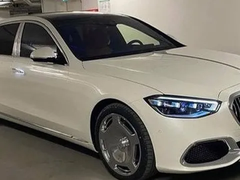 Chủ xe Mercedes S-Class này đen đủi nhất rồi: Một mình phải mang xe đi triệu hồi vì nguy cơ rơi cửa sổ trời
