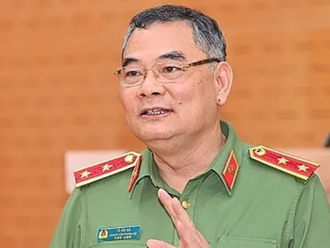 Đề nghị xử lý cán bộ cố tình đòi người dân trình sổ hộ khẩu, xác nhận cư trú