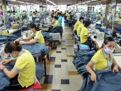 Giảm năm đóng BHXH để hưởng lương hưu: Có ngăn được NLĐ rút một lần?