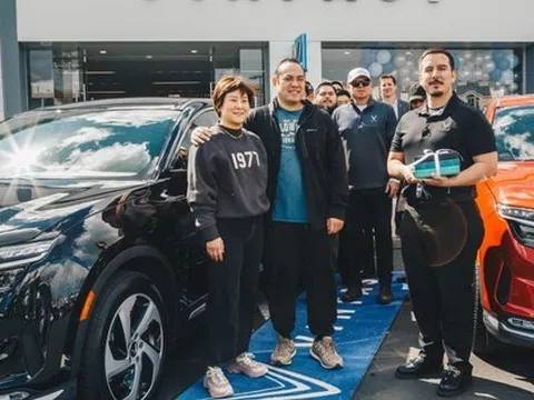 Nhận những chiếc xe VinFast VF8 đầu tiên, khách hàng tại Mỹ nói gì?