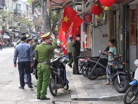 Đòi lại vỉa hè: "Cuốn chiếu" từng tuyến phố, kỷ luật cán bộ vi phạm