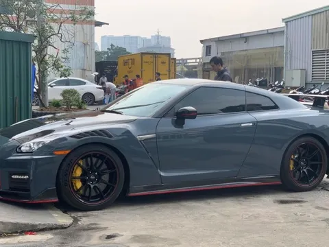 Nissan GT-R Nismo đầu tiên về Việt Nam: Toàn đồ chơi hàng thửa, giá bên Mỹ đã vài tỷ thì đại gia Việt đúng chuẩn dân chơi