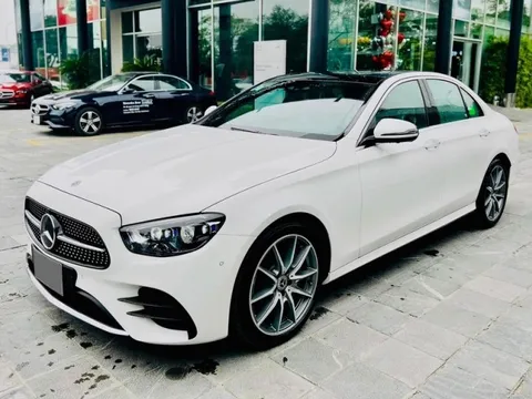 Vừa chạy hết rốt-đa, Mercedes E300 2022 biển liên doanh được rao bán với giá rẻ gần nửa tỷ đồng