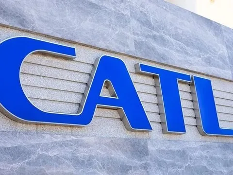 Cuộc đua pin xe điện nóng hơn bao giờ hết: Đối tác của VinFast có nguy cơ mất ngôi vương vào tay ông lớn này