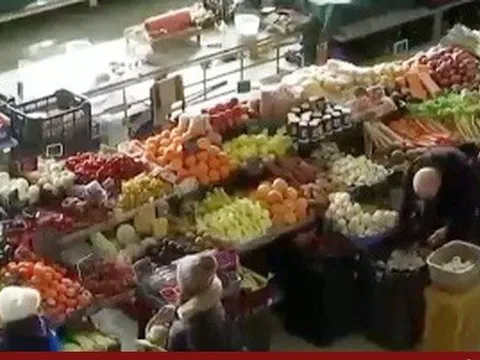 Giá lương thực tăng cao đè nặng người dân châu Âu