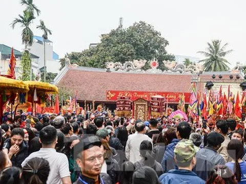 Xem 'kiệu bay' giữa phố phường Thủ đô