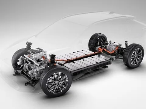 Chỉ có thể là người Nhật: Toyota cử kỹ sư mổ xẻ xe Tesla để học làm xe điện, còn ngợi ca đối thủ 'đó là cả một tác phẩm nghệ thuật'