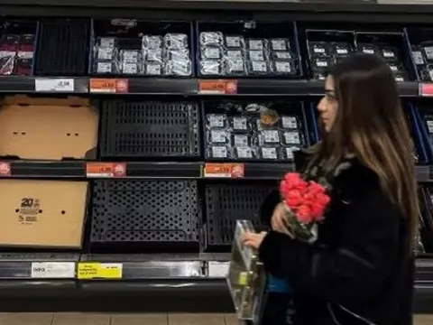 Loại củ “nhà trồng được” giá rẻ như cho của Việt Nam lại đang khủng hoảng nghiêm trọng tại Vương Quốc Anh, người dân đỏ mắt tìm không có để mua