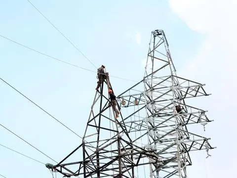 Người dân phải mua điện giá cao do công trình điện chưa bàn giao