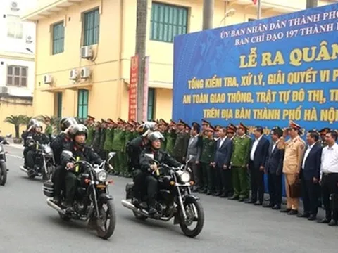 Hà Nội ra quân đòi lại vỉa hè
