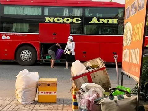 Xe dù, bến cóc lộng hành: Thuốc trị là rút giấy phép?